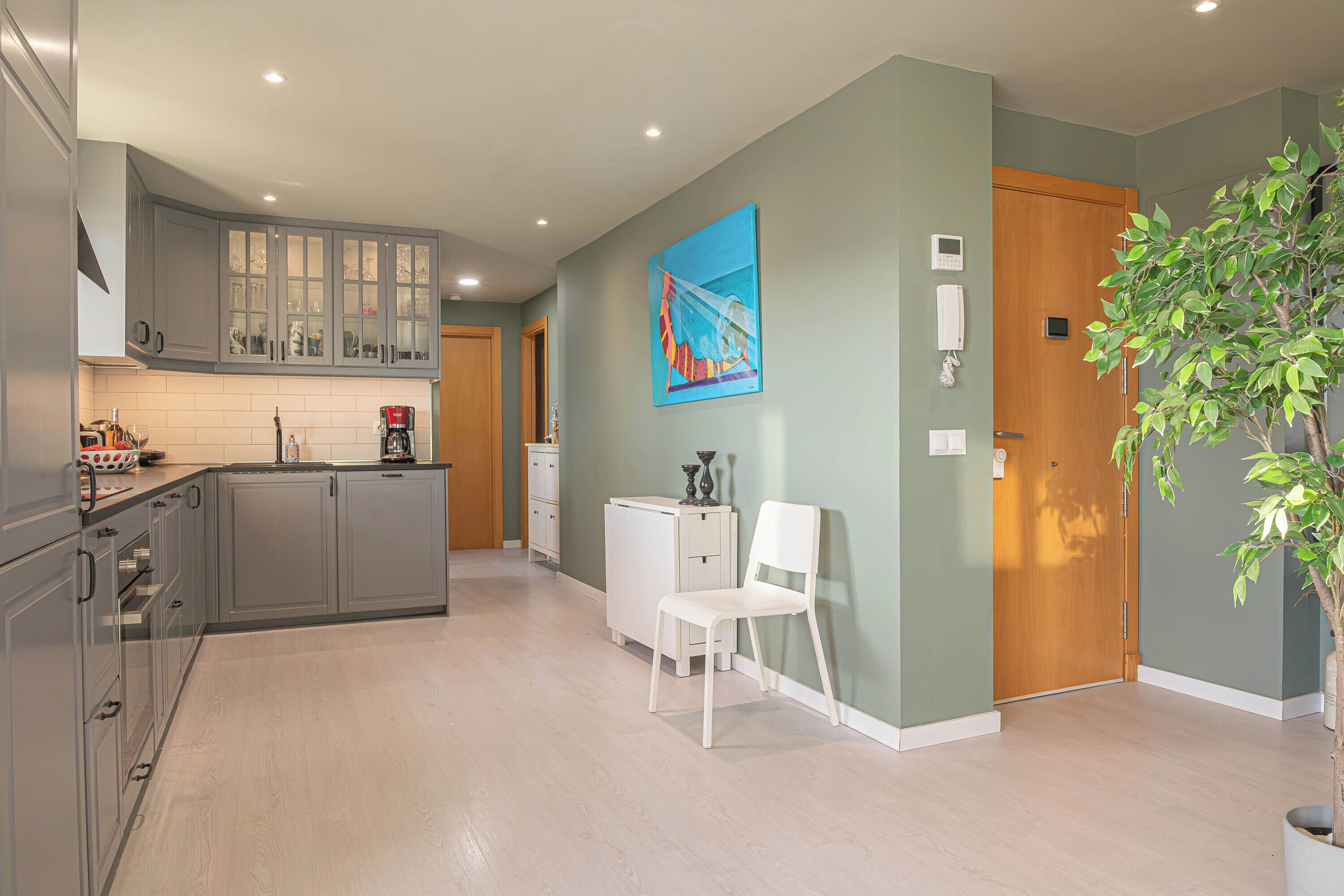 Family Penthouse, Multiple Bedrooms, 2 Bathrooms (Luxury Cala Blanca Walking To Beach) | Private kitchen | Fridge, microwave, oven, stovetop