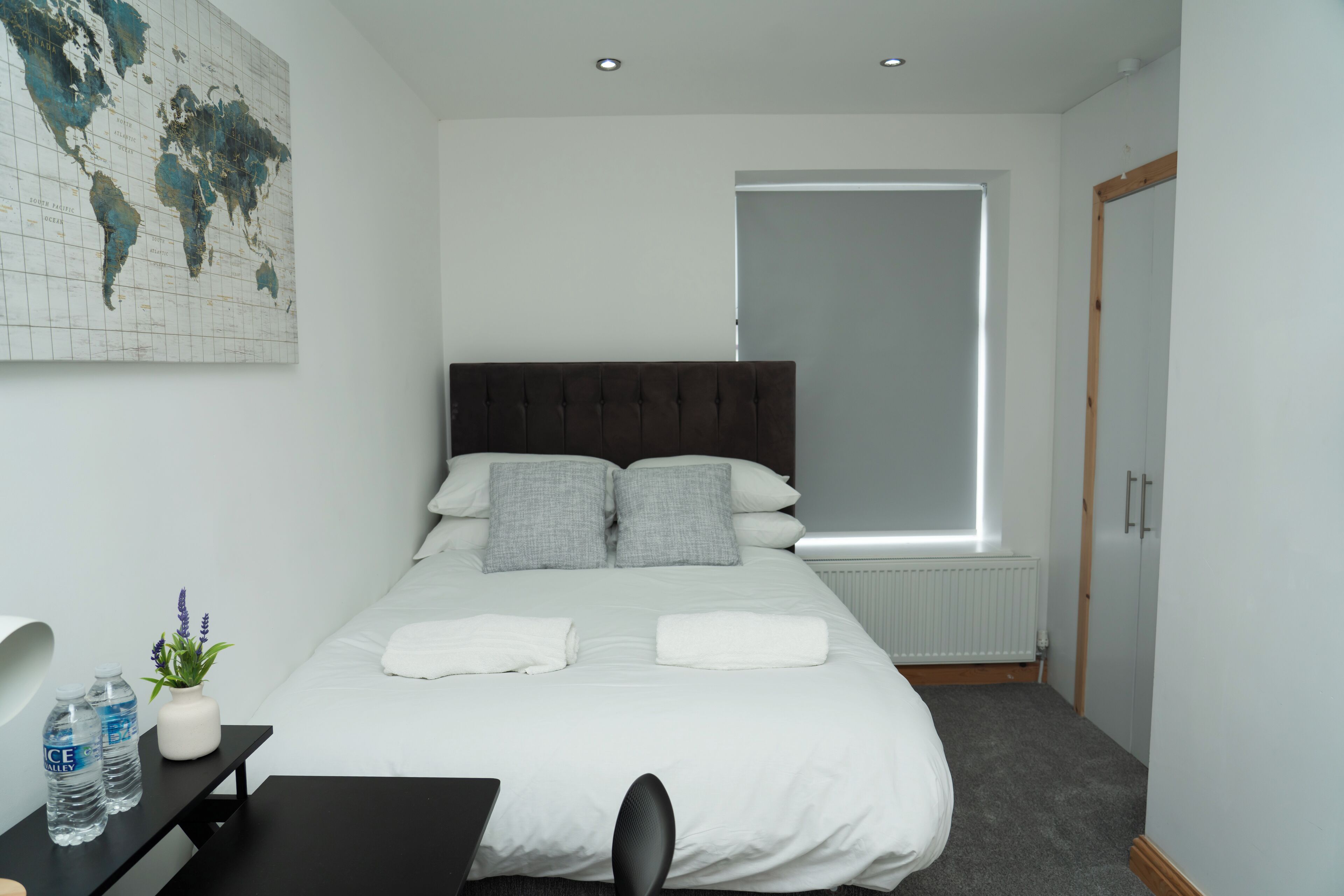 4 bedrooms, bed sheets