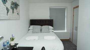 4 bedrooms, bed sheets