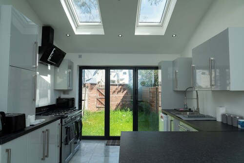 4 Bed Failsworth Home, 2.5 Bathrooms including Free Parking, Workspaces