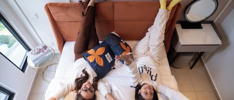 Suíte, 2 quartos (Paxtonz) | Escrivaninha, ferros/tábuas de passar roupa, Wi-Fi de cortesia