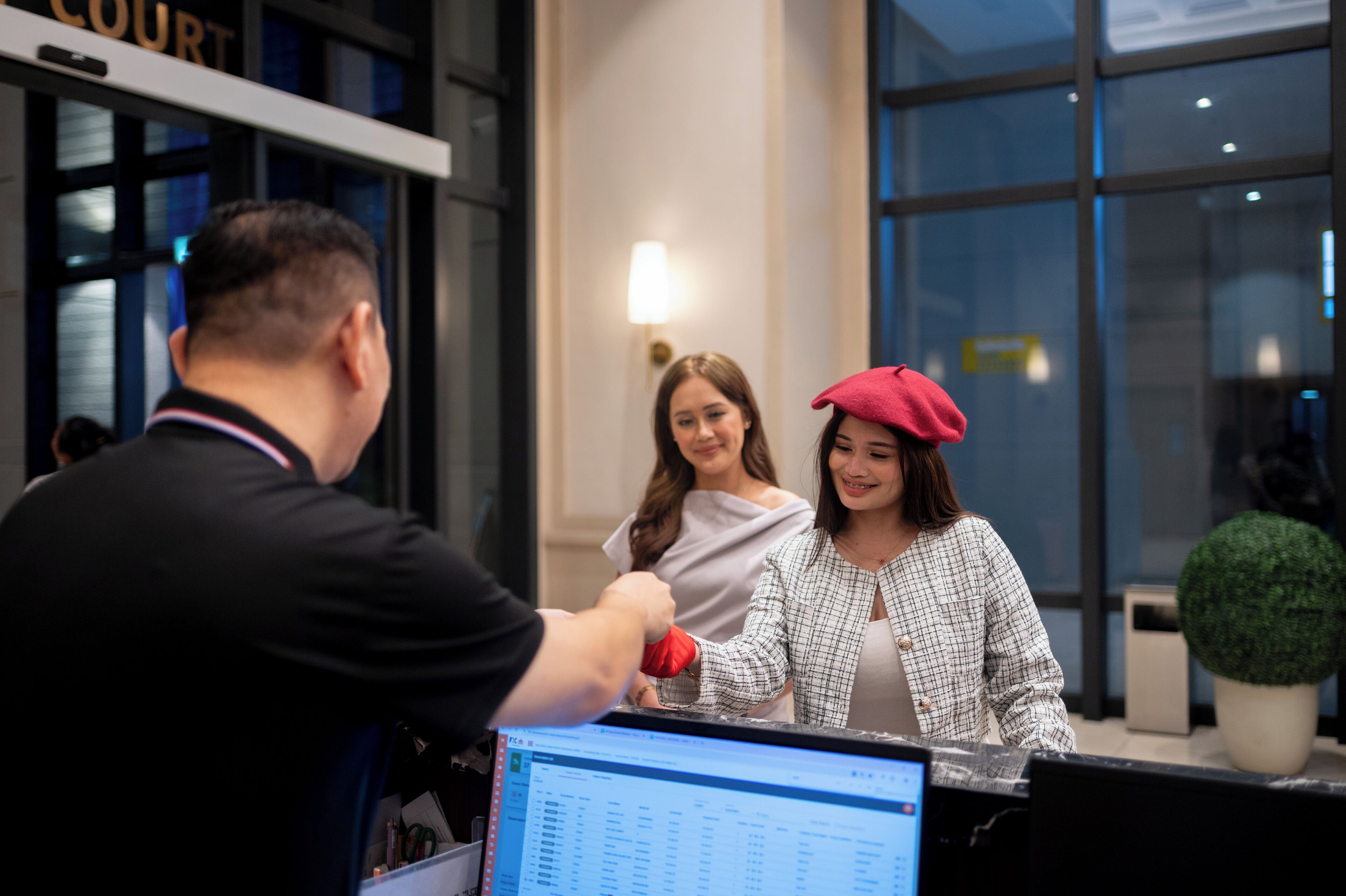 Lobby-lounge