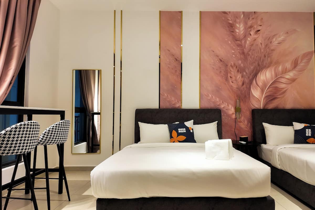 Paxtonz Superior Studio | 1 bedroom, desk, iron/ironing board, free WiFi