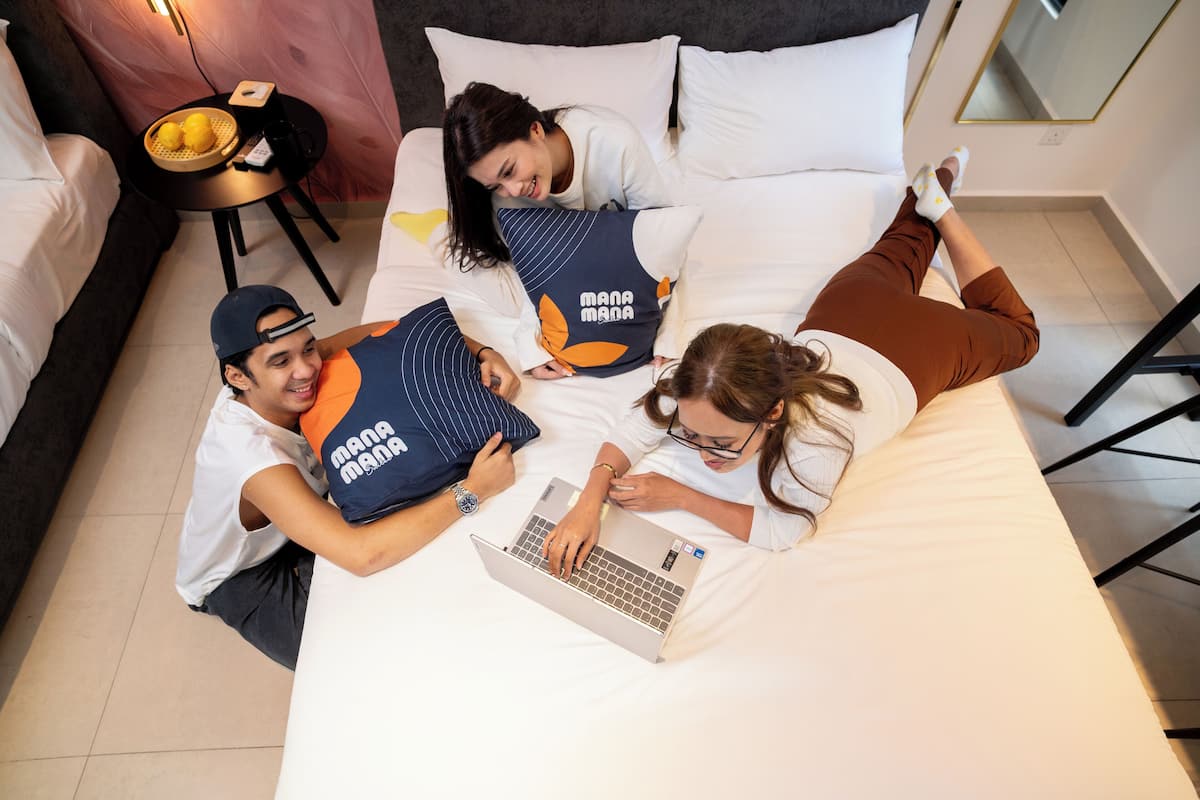 Paxtonz Superior Studio | Desk, iron/ironing board, free WiFi