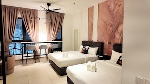 Paxtonz Superior Studio | 1 bedroom, desk, iron/ironing board, free WiFi