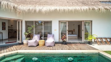 Outdoor pool, sun loungers