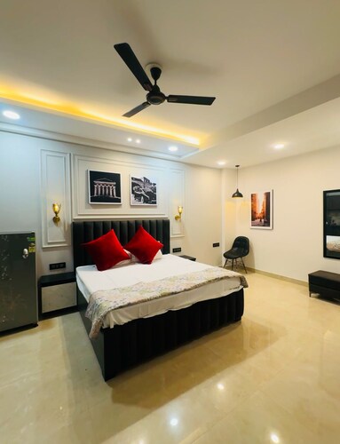 Cozy and Elegant One Bedroom Private Space