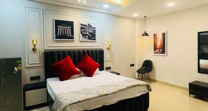 Cozy and Elegant One Bedroom Private Space