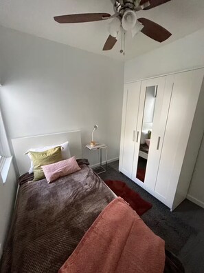 3 bedrooms, iron/ironing board, WiFi, bed sheets