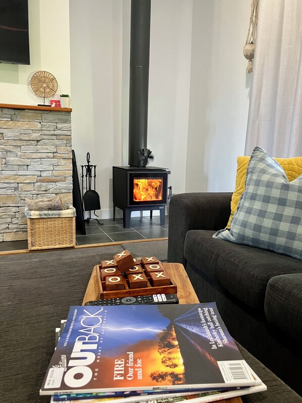 Interior - Gums N Roses B&B Quiet & Central Location. Spacious For Family & Pet Friendly🌹 (Bordertown)