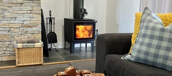 Gums N Roses B&B Quiet & Central Location. Spacious For Family & Pet Friendly🌹