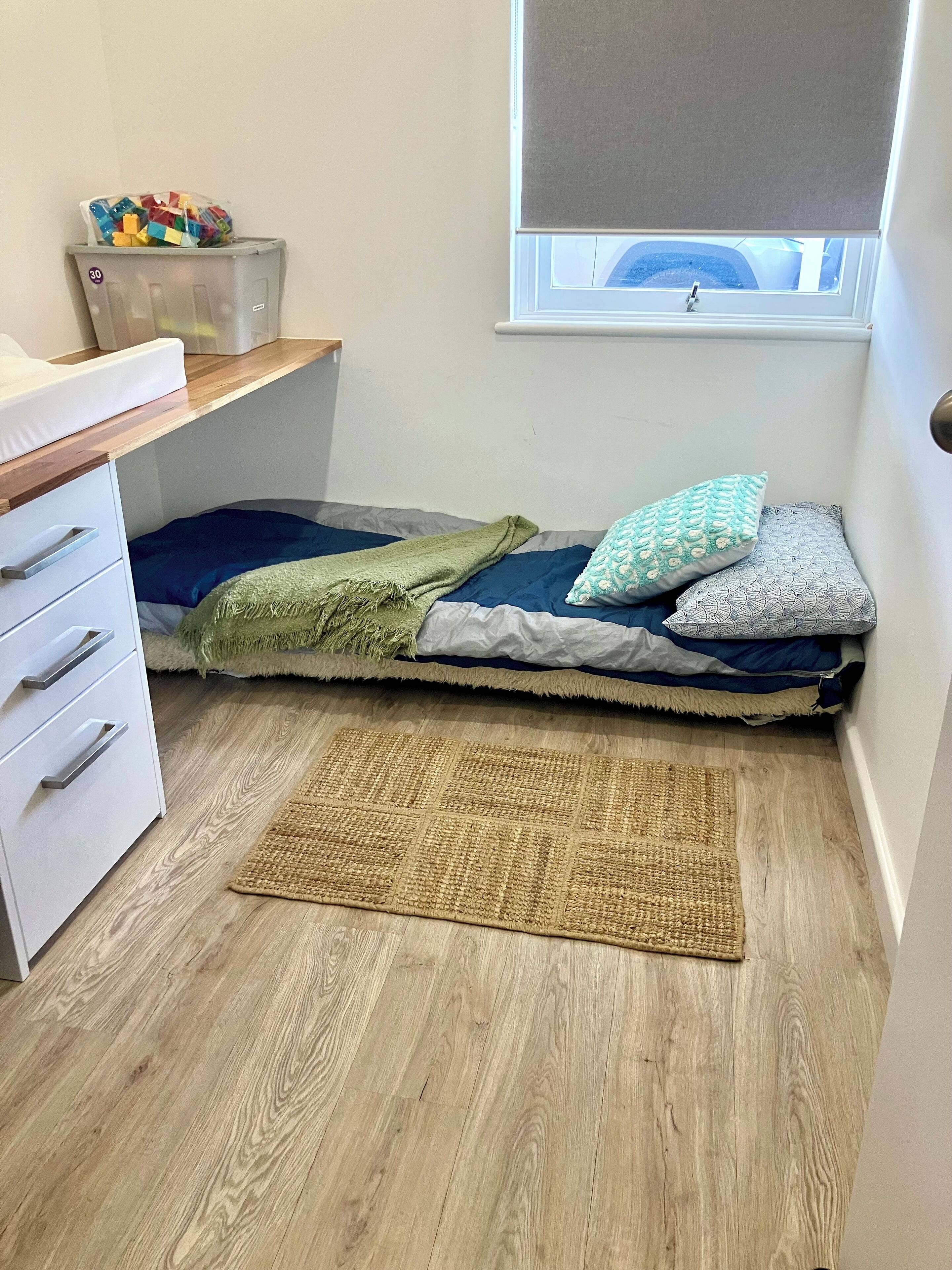 4 bedrooms, desk, iron/ironing board, travel crib