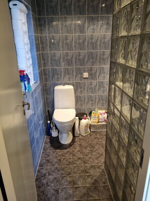 Asciugamani, sapone, carta igienica