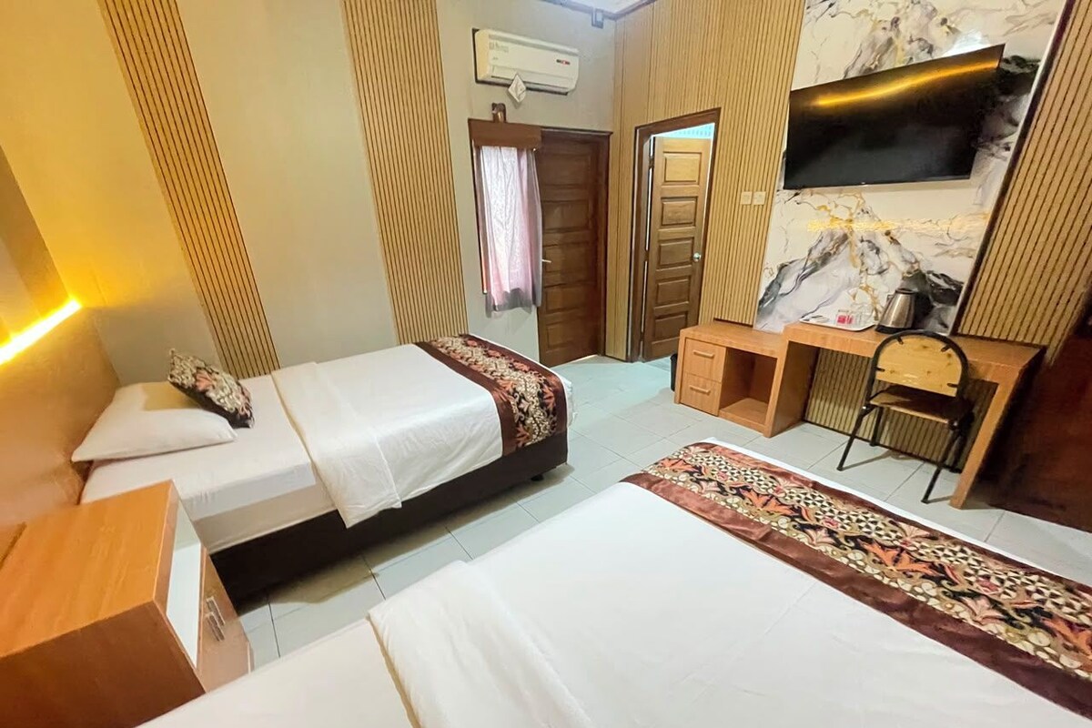 Deluxe Twin Room | Desk
