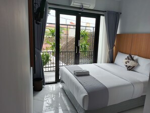 Superior Room | Desk - Wisma Anugrah (Surakarta)