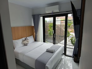 Superior Room | Meja 