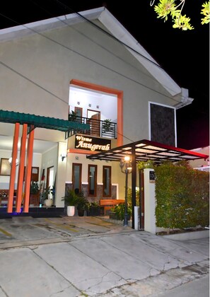 Fachada de la propiedad