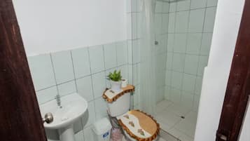 Apartment, 3 Bedrooms, Accessible, Smoking | Bathroom