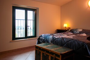 4 bedrooms, WiFi, bed sheets