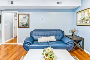 TV, offices - New Albany Home near Louisville (New Albany)