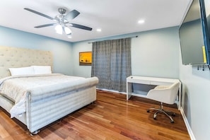 3 Schlafzimmer, Schreibtisch, Bügeleisen/Bügelbrett, WLAN