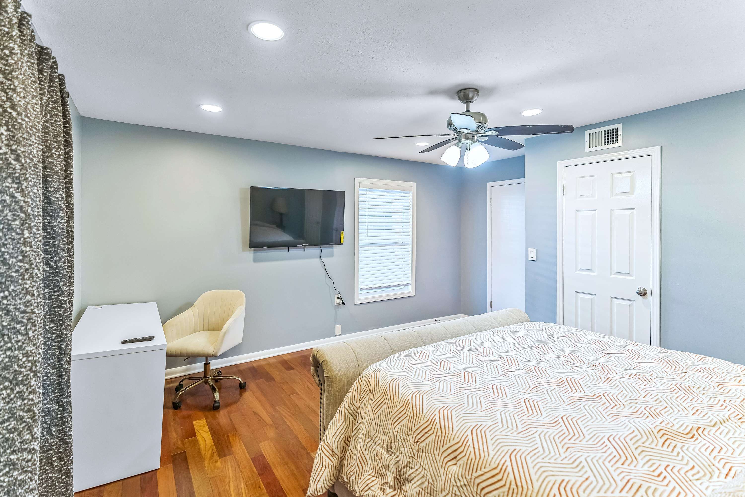 3 habitaciones, escritorio, tabla de planchar con plancha y wifi 