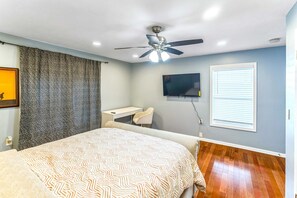 3 bedrooms, desk, iron/ironing board, WiFi