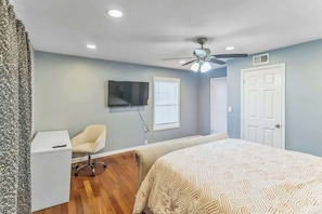 3 bedrooms, desk, iron/ironing board, WiFi