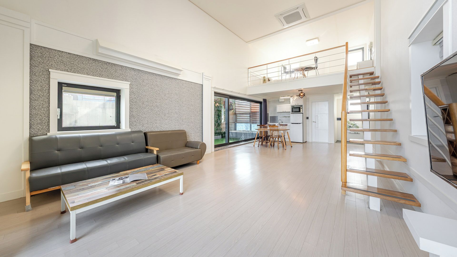 ห้องเบ สิก, 1 ห้องนอน (A201 (Loft-style / Spa)) | 1 ห้องนอน, Wi-Fi ฟรี