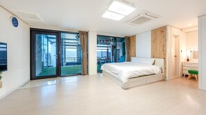 Chambre de base, 1 chambre (B102 Pool Villa) | 1 chambre, accès au Wi-Fi (inclus)