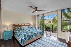 1 bedroom, free WiFi, bed sheets - New Listing!  Beautifully remodeled! (Kailua-Kona)
