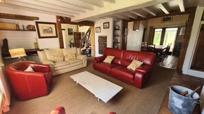 TV, fireplace, table tennis, books - Vacation home in the heart of nature with swimming pool ideal for families and friends (Balizac)