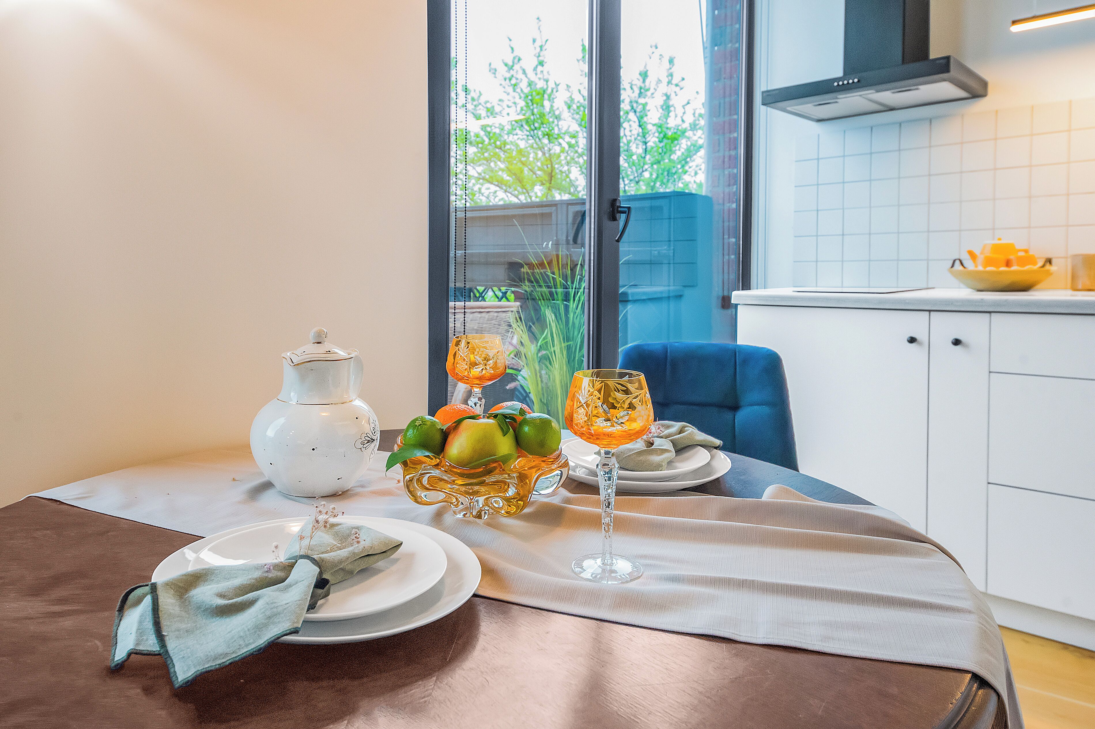 Apartment, City View | Private kitchen | Microwave, stovetop, electric kettle, cookware/dishes/utensils
