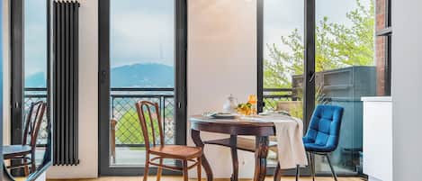 Apartment, Stadtblick | Eigene Küche | Mikrowelle, Herdplatte, Kochgeschirr/Geschirr/Besteck