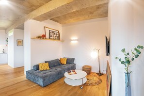 公寓, 城市景觀 | 起居區 | 42-吋LED 液晶電視，提供數位頻道