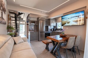 Interior - Seaside Suite 4 -Modern & Comfort (Episkopos)