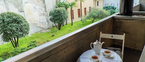 تناول الطعام بالخارج