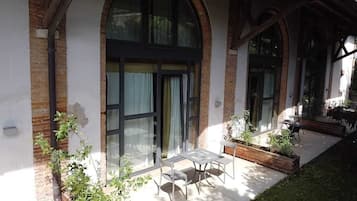 Camera Matrimoniale con giardino | 房內夾萬、隔音、熨斗/熨衫板、免費 Wi-Fi