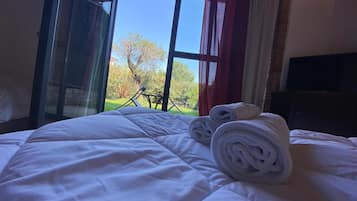 Camera Tripla con giardino | In-room safe, soundproofing, iron/ironing board, free WiFi