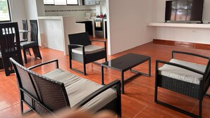 Apartemen, 3 kamar tidur, akses difabel, Boleh Merokok | Ruang keluarga