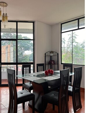 Apartment, 3 Bedrooms, Accessible, Smoking | Dining room