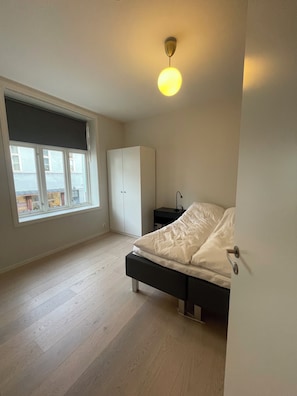 5 quartos, ferros/tábuas de passar roupa, Wi-Fi, roupa de cama