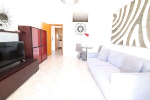 House, 1 Bedroom, Smoking, Balcony | Living room