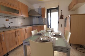 House, 1 Bedroom, Smoking, Balcony | Dining