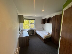 Studio (1 Bedroom) | Interior - Double Room @ Derriford Stays by Pureserviced (Plymouth)