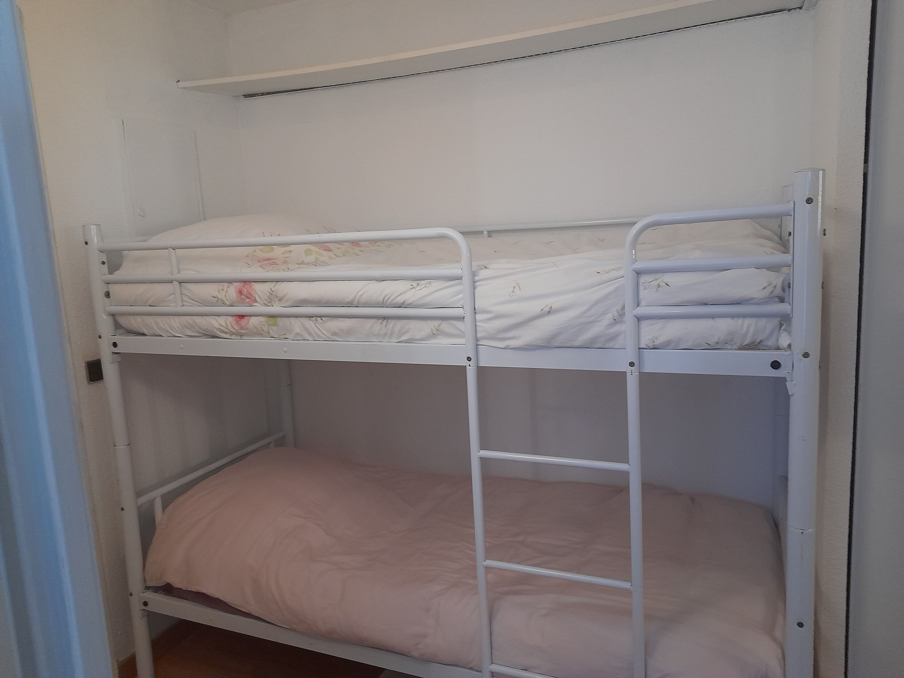 Fer et planche à repasser, Wi-Fi, draps fournis