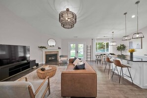 TV, fireplace, books, printers - Summer Retreat | Best Pool by Mary Lake +EV Charge (Redding)