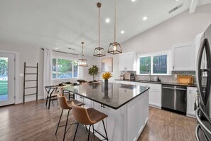 Fridge, microwave, oven, stovetop - Summer Retreat | Best Pool by Mary Lake +EV Charge (Redding)