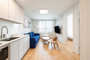 Tomannsrom – comfort | Oppholdsområde | TV