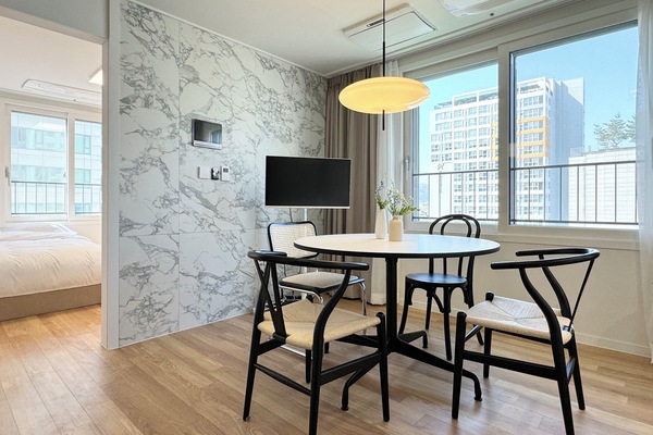 Standard Twin Room | Living area | TV